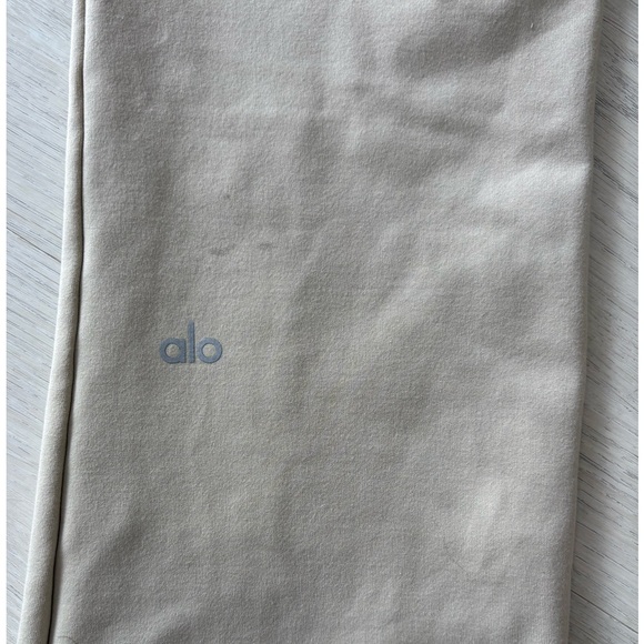 Alo Yoga Airbrush High-Waist Split-Hem / Flutter Leggings — Taupe/Tan — Size L - Picture 7 of 7